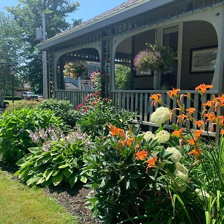 No 1 Grafton Inn Шарлъттаун Екстериор снимка