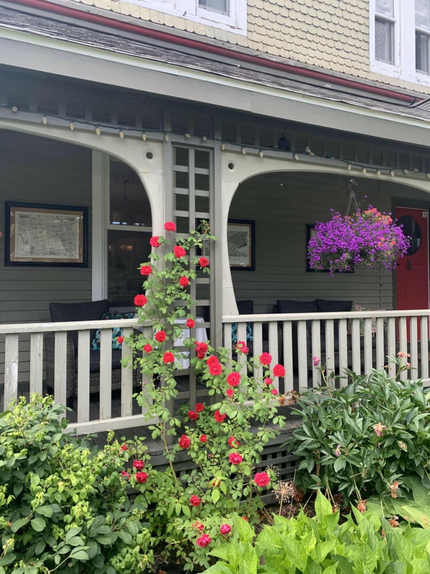 No 1 Grafton Inn Шарлъттаун Екстериор снимка
