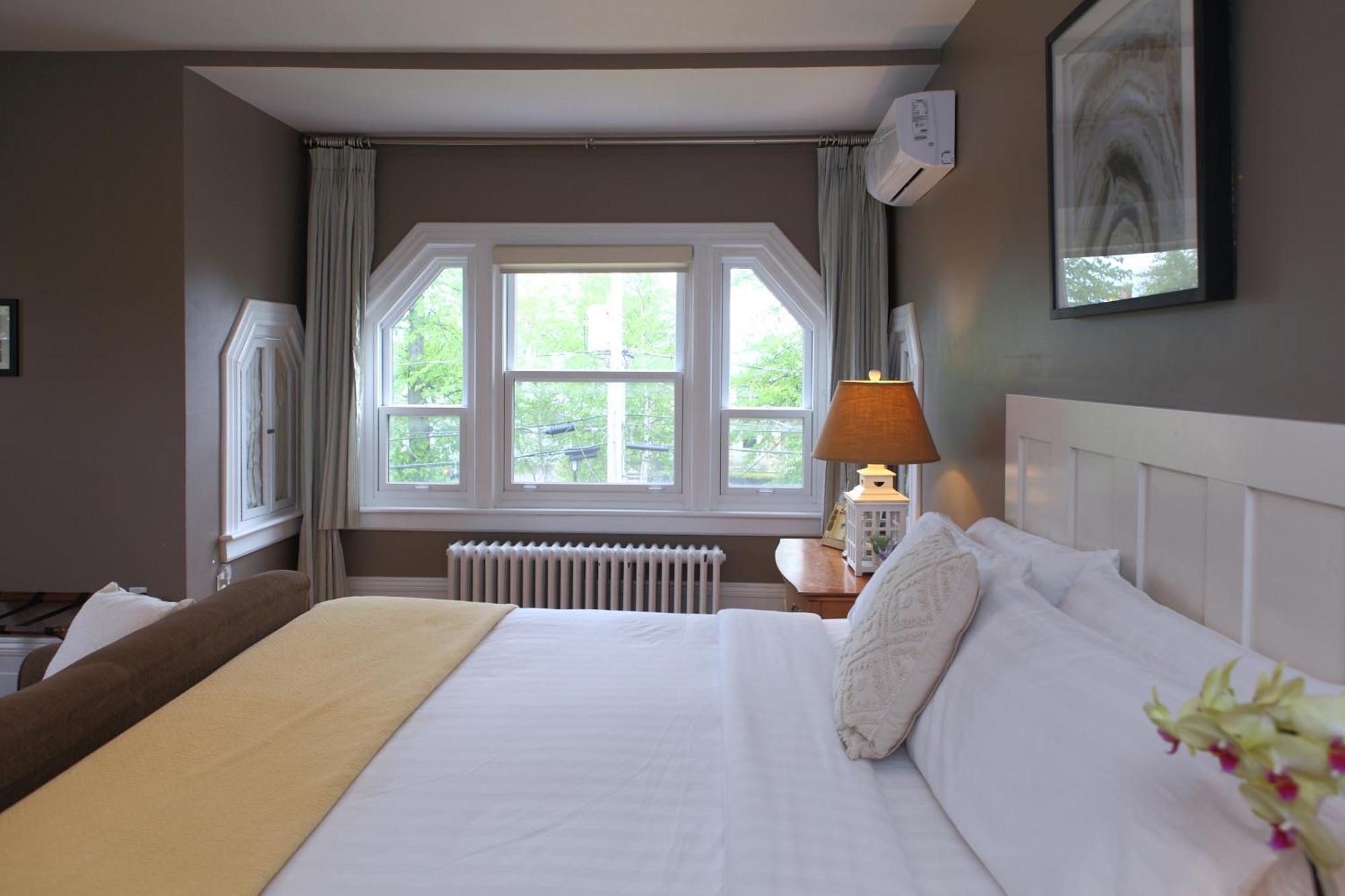No 1 Grafton Inn Шарлъттаун Екстериор снимка