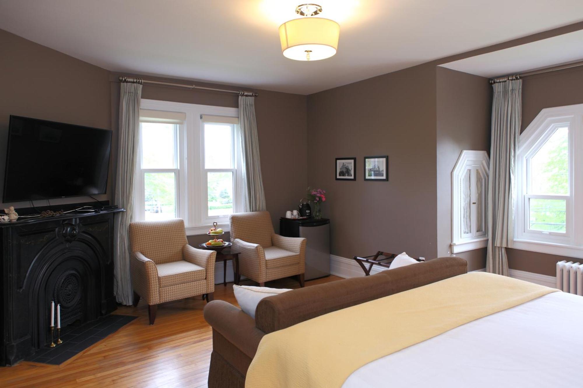 No 1 Grafton Inn Шарлъттаун Екстериор снимка