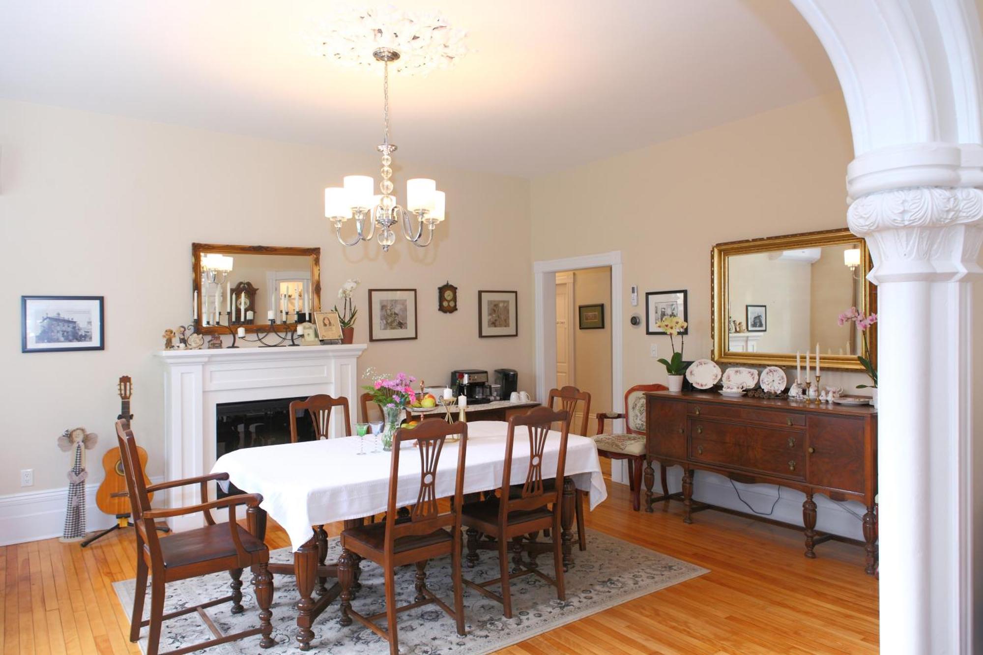 No 1 Grafton Inn Шарлъттаун Екстериор снимка