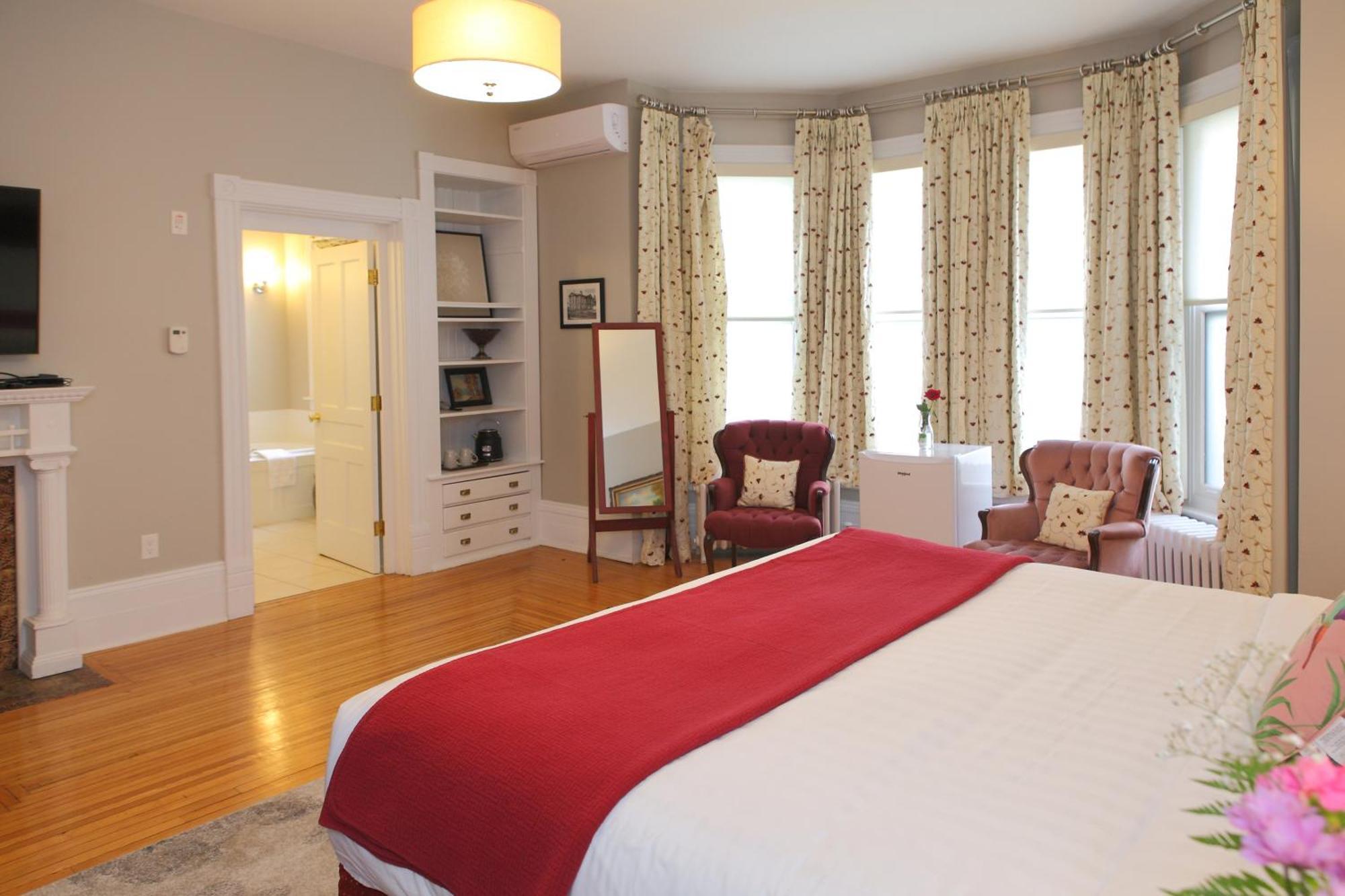 No 1 Grafton Inn Шарлъттаун Екстериор снимка